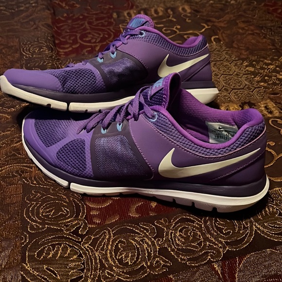 Nike Shoes - Nike Flex Run